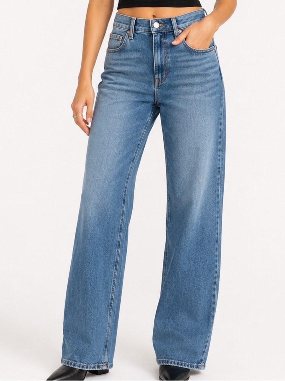 Universal Thread Women's Straight Leg High-rise Jeans - Medium Blue Wash